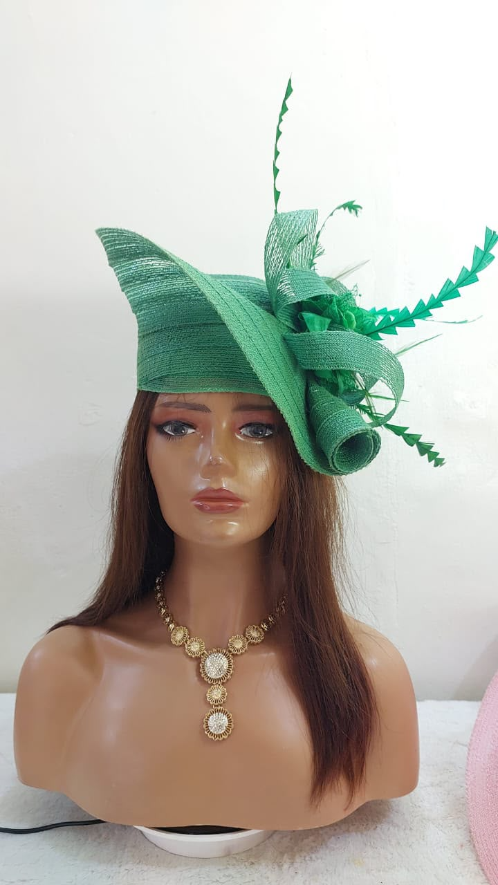 UMUNDE Emerald Green Sculptural Fascinator Hat – Elegant Women’s Wedding & Occasion Headwear